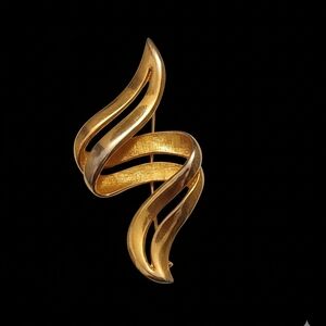 Vintage Gold Tone Double Swirl Ribbon Brooch Pin